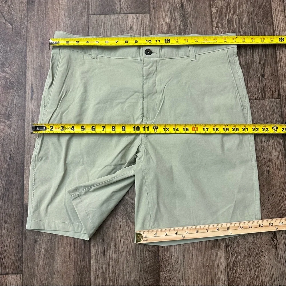 The North Face Standard Fit Nylon blend Shorts Mens Size 38 Tea Green